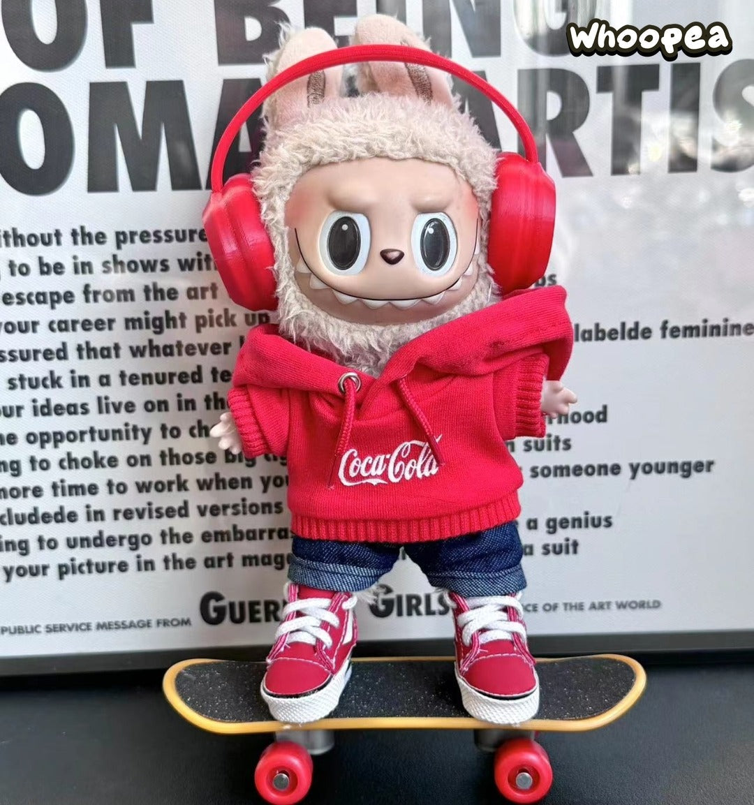 Labubu stiliaus COCA COLA apranga