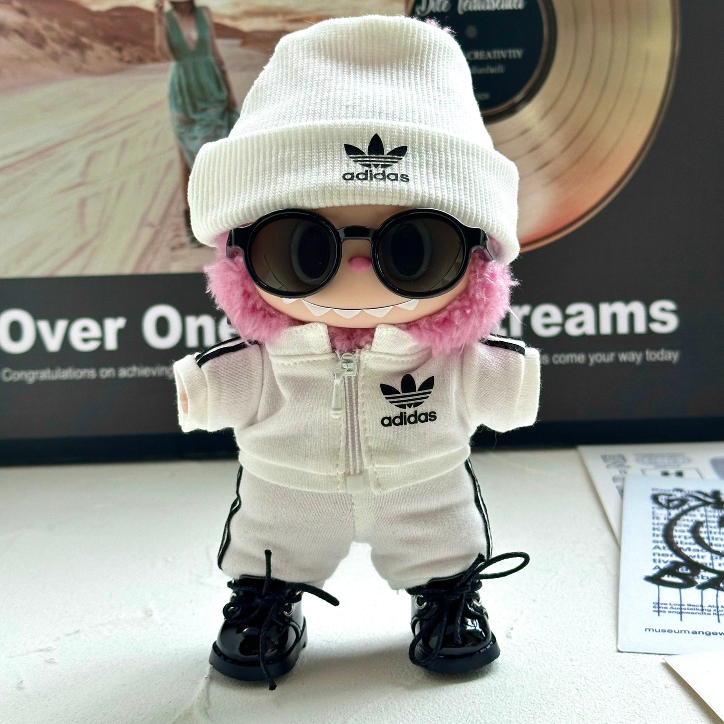 Prabangos įkvėptas Labubu stiliaus drabužių rinkinys