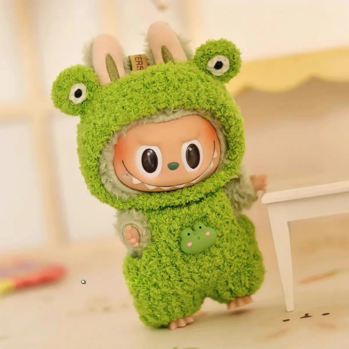 Labubu stiliaus Fredžio varlės apranga