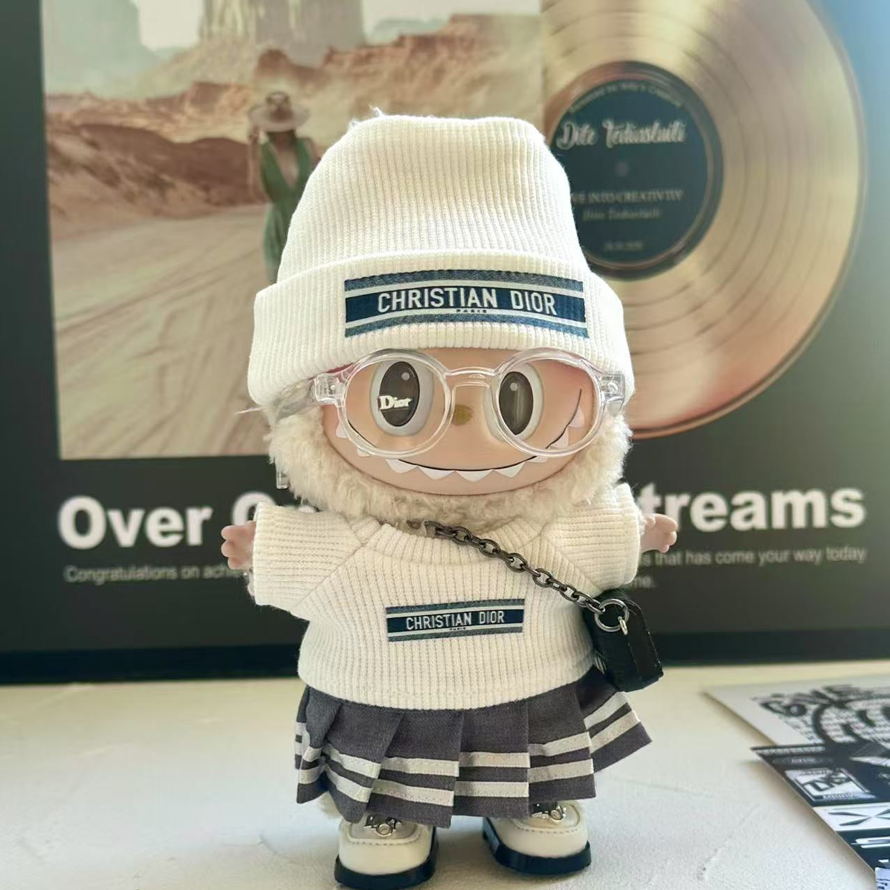 Prabangos įkvėptas Labubu stiliaus drabužių rinkinys