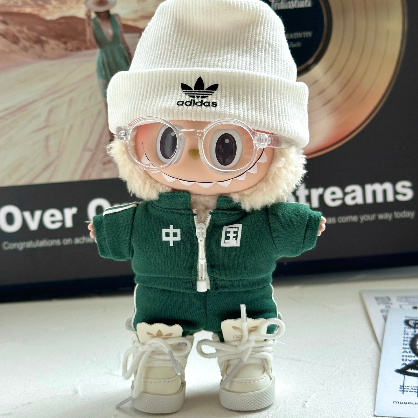 Prabangos įkvėptas Labubu stiliaus drabužių rinkinys